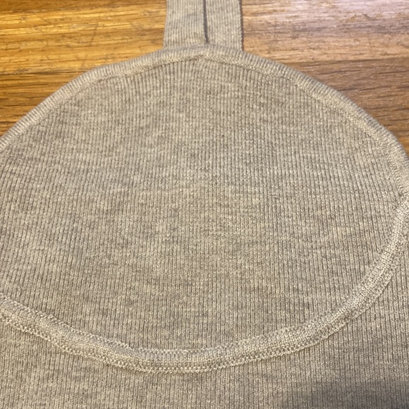 *last chance* NWOT. H&M | Women’s cropped grey/brown tank top. Never worn!! - Picture 3 of 15